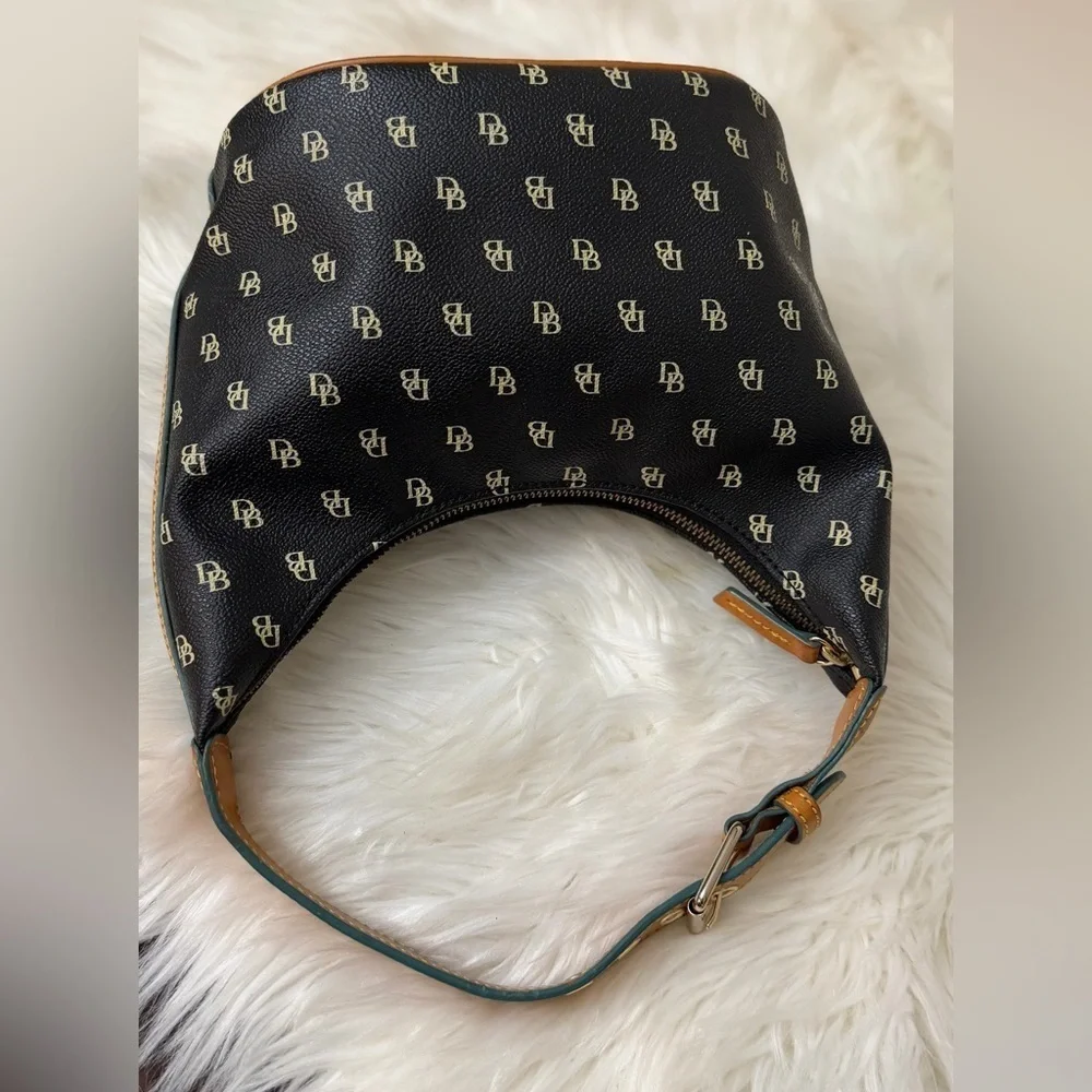 Dooney & Bourke elegant hobo